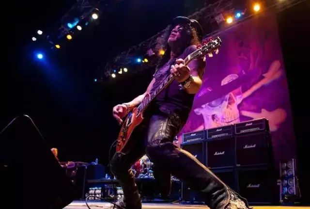 yeezy假鞋店,yeezy球鞋被禁穿