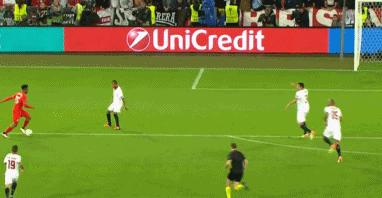 卡洛斯的惊世任意球动态,足坛逆天过人动作