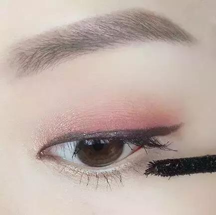 单眼皮适合的画眼线方法,单眼皮不同眼型怎么画眼线