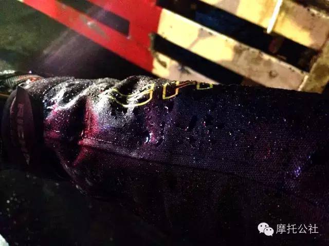 夏天雨天适合骑摩托车吗,新手雨天骑摩托车注意事项