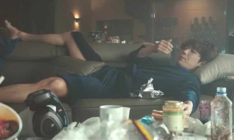 被*袜丝**毁掉的中国女人：审美力，才是一个人的核心竞争力