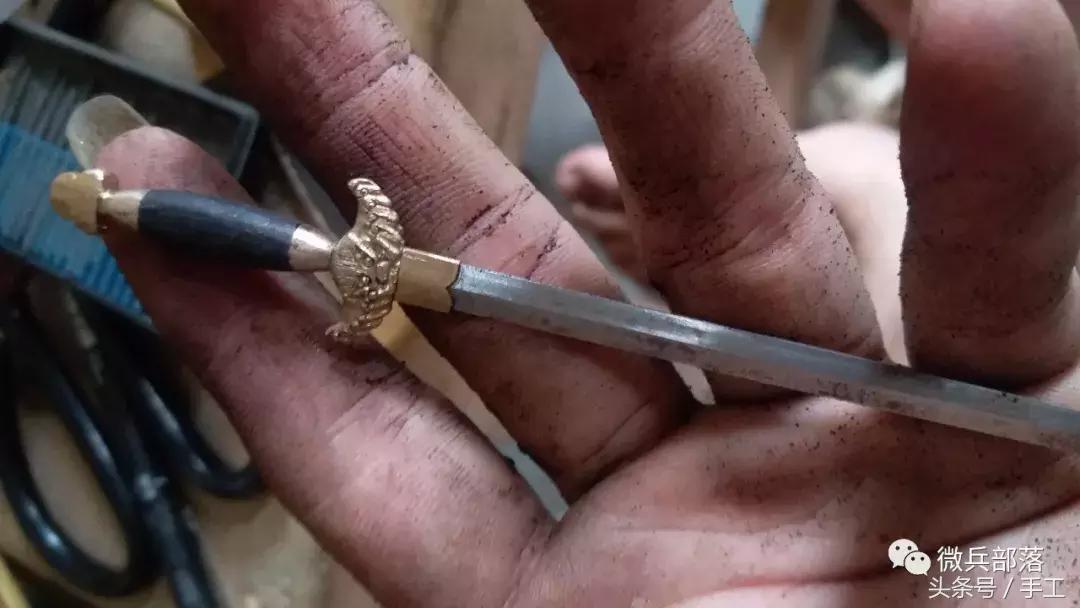 纯手工打造名剑,微型刀剑制作比赛