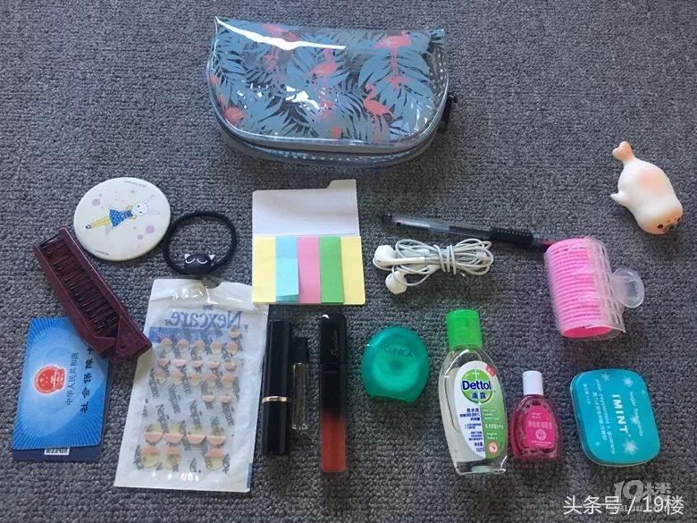 恨不得把喵塞包里!“扒光”四个姑娘的包包后,辣妈们流下了眼泪