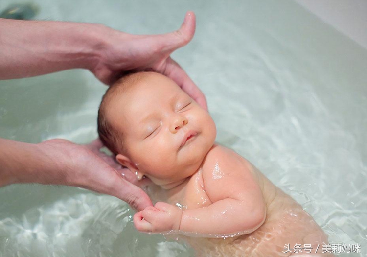 新生儿10天手脚脱皮怎么办,出生几天的宝宝手脚脱皮怎么办