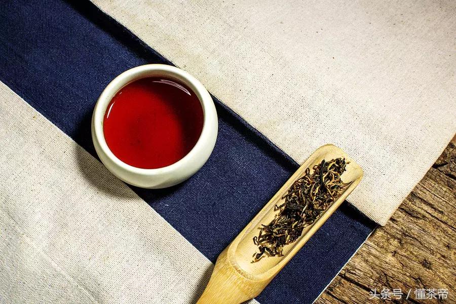 饮茶经典姿势,一张图看懂喝茶的好处