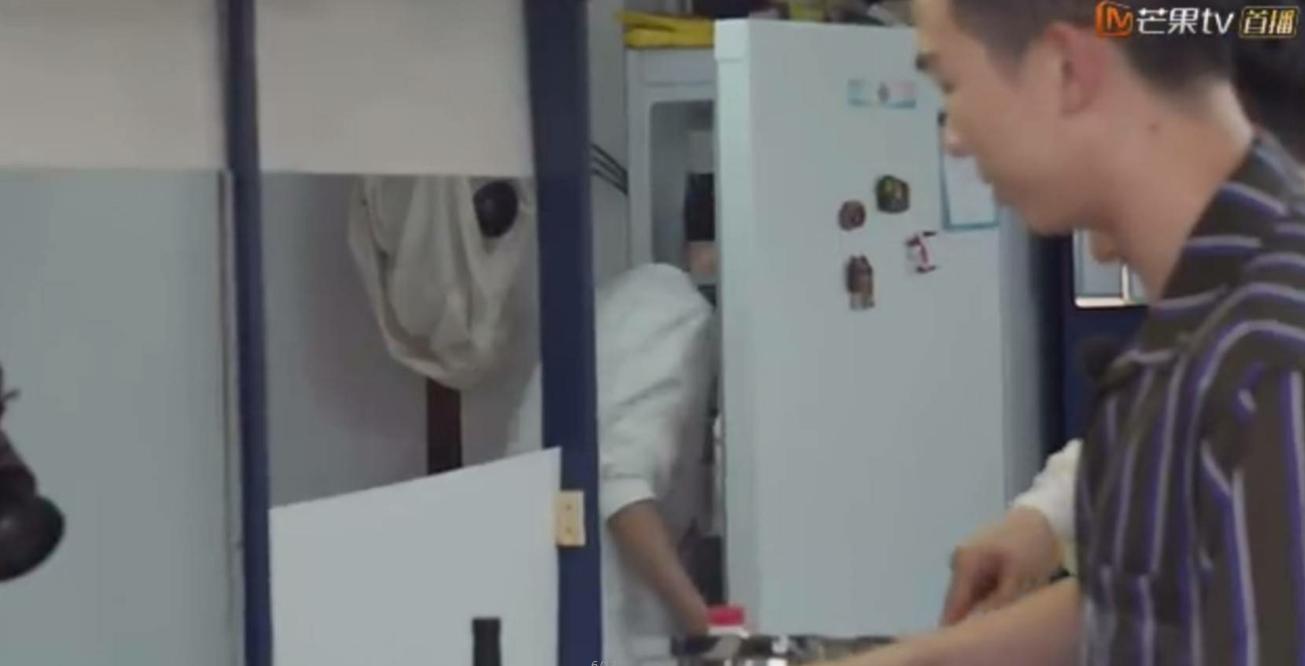 王俊凯被蚊子咬眼睛,王俊凯洋葱片段