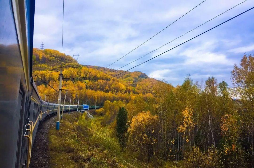 中国最贵的火车一趟走三国,中国四辆最美列车往返票价