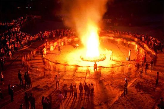 宁可错过世界杯也不要错过云南的火把节！