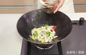 竹笋炒肉最简单又好吃的做法,竹笋炒肉非常脆爽美味营养丰富