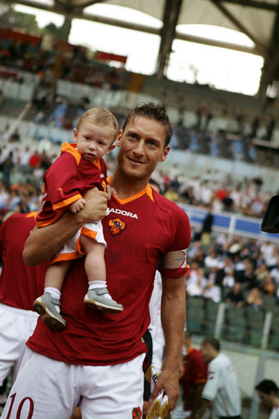 足坛仅9人拿过欧冠+世界杯+金球奖,足球只有冠军才有荣誉吗