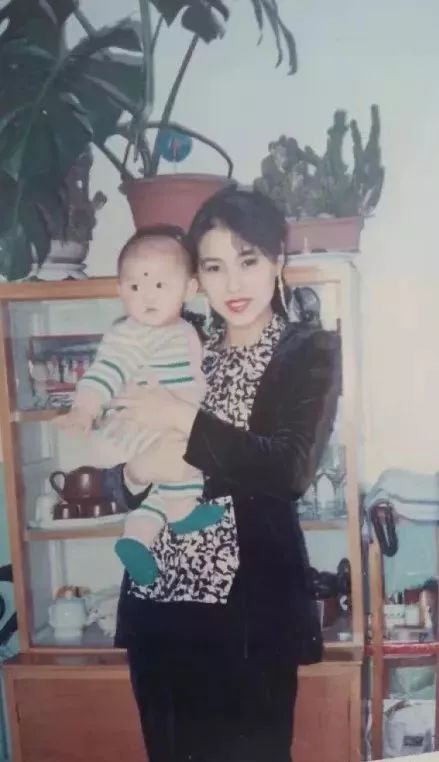 20年前的父母和现在父母的对比,20年前的爸妈照片