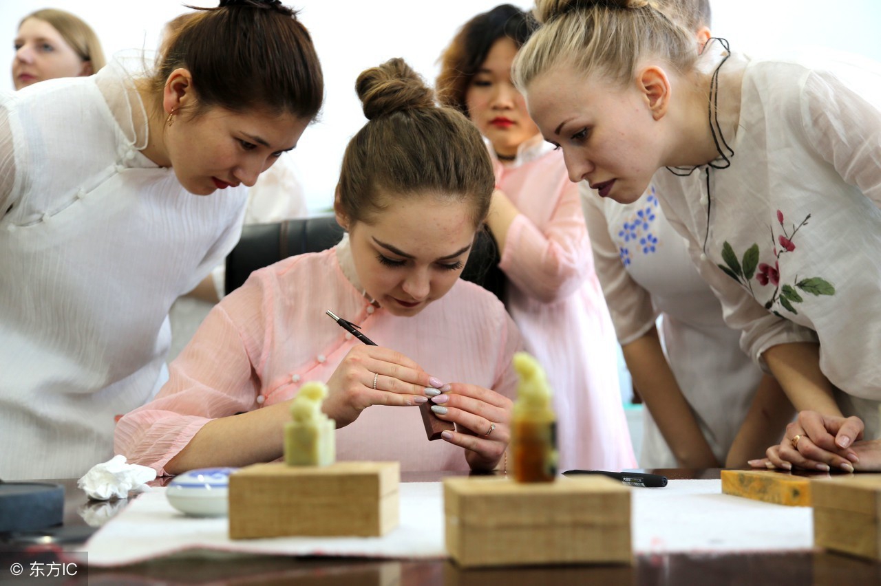 生：“老是犯困想睡觉咋办？”家长：“打一顿”——师：“NO！”