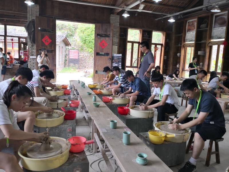 “青春飞扬”号龙泉问瓷炼剑