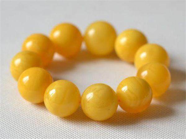 鉴别鸡油黄蜜蜡真假的最简单方法,鸡油红蜜蜡与鸡油黄蜜蜡哪种好