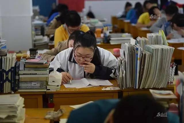 直击高考工厂毛坦厂,毛坦厂亚洲最大高考工厂