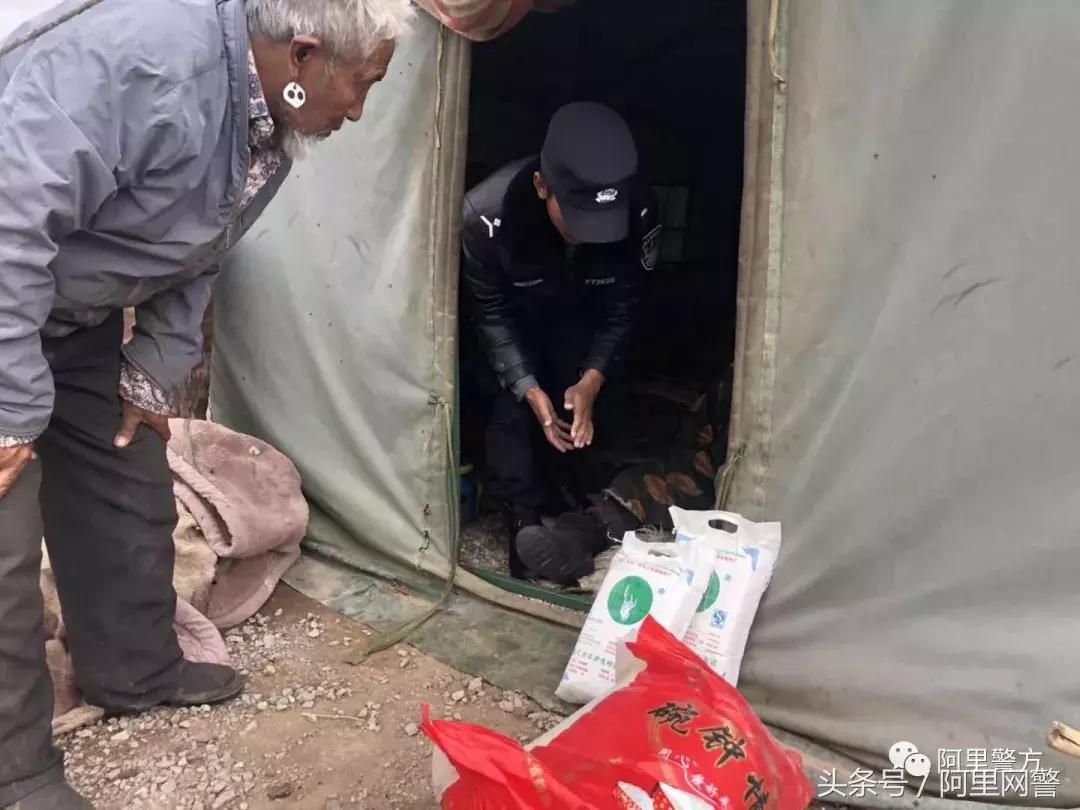 社区民警警民鱼水情,派出所民警慰问暖民心