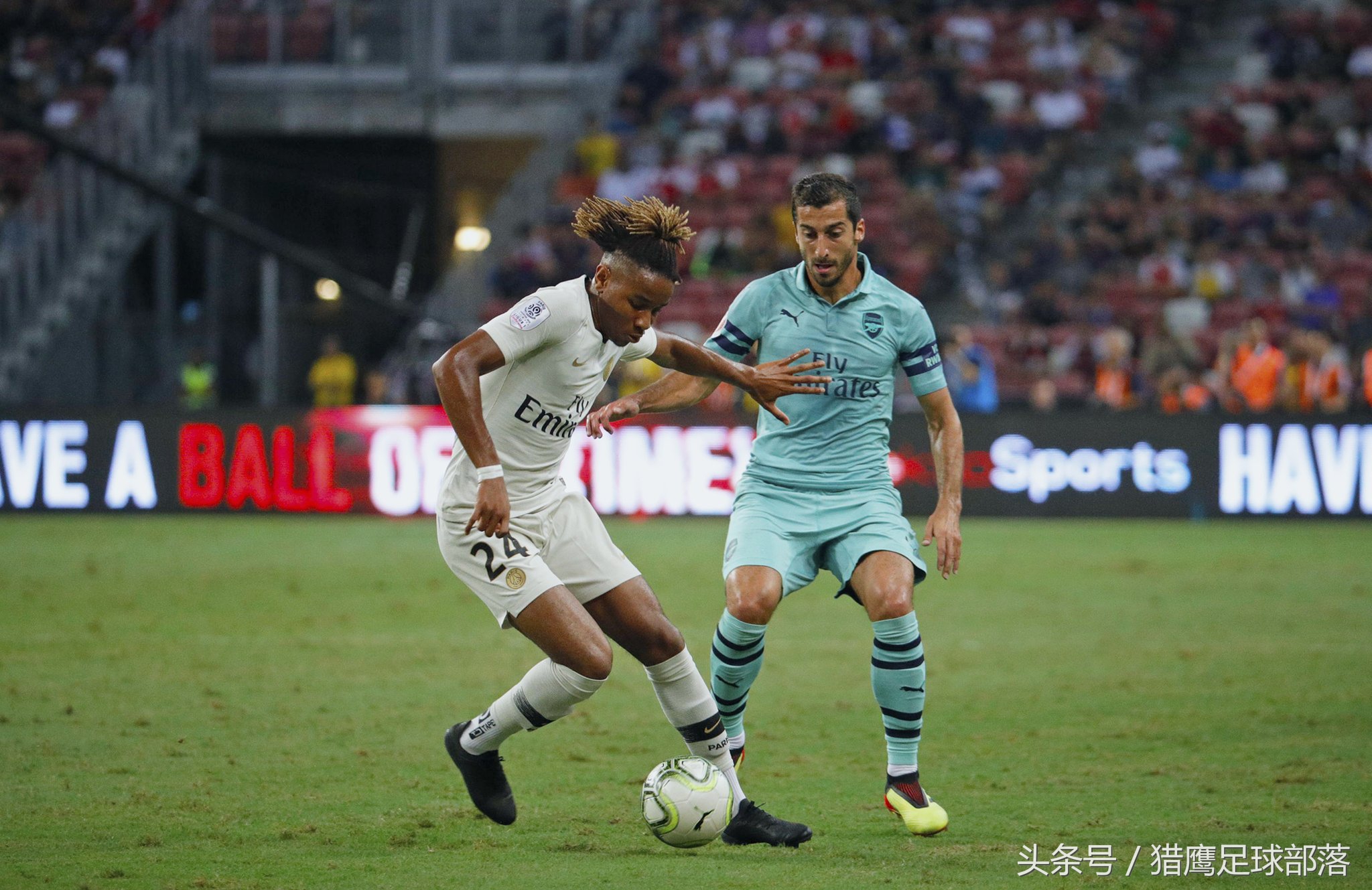 阿森纳10号厄齐尔庆祝动作,阿森纳11-12赛季队长