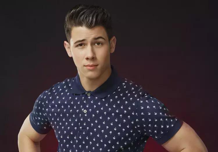 尼克乔纳斯生活照片,尼克乔纳斯姐弟恋