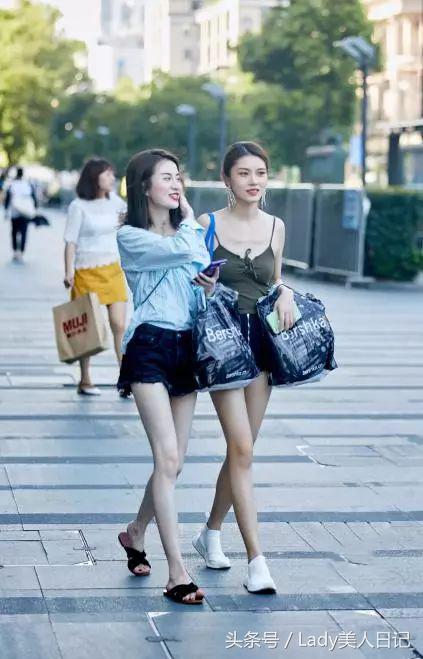 经典条纹单品时尚达人怎么穿,黑白条纹怎么穿不土气