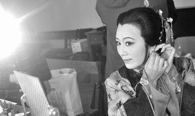 她等了未婚夫7年，婚后守了41年活寡，丈夫去世她说了这样一句话