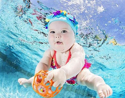 4岁孩子游泳害怕最好的解决方法,小孩第一次游泳害怕怎么办