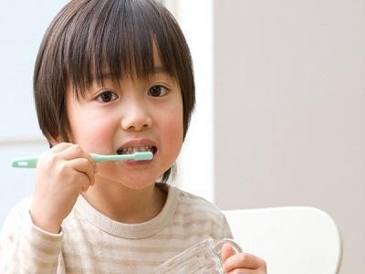 要命的补牙3岁男孩去医院补牙,3岁男童补牙短短18分钟就丢了命