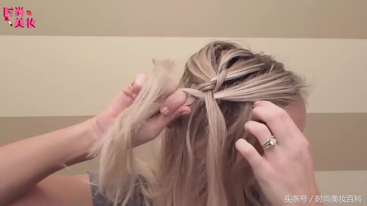 鱼骨辫编发教程,怎么编织人鱼马尾辫