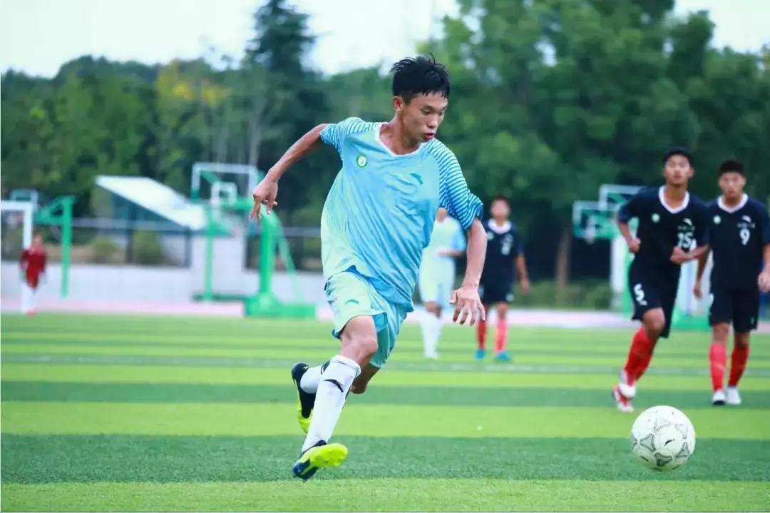 学校足球队毫无悬念夺冠,2019江苏省省长杯足球比赛高中组