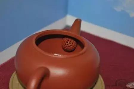 紫砂壶出水不畅记得这些小妙招,紫砂壶壶嘴出水偏右可以修复吗