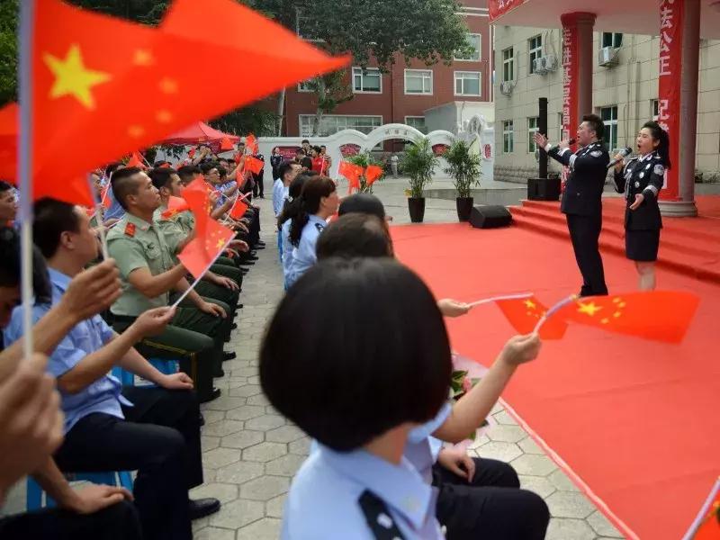 走进警营双拥文艺演出,警营文化下基层传递温暖显真情