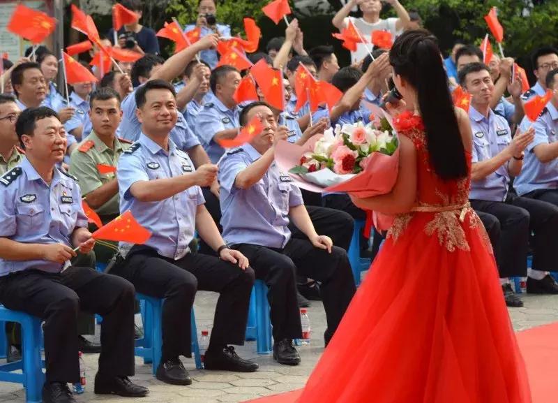 走进基层唱响警营带着真情传送关爱｜公安部“公安文化基层行”文艺小分队赴焦慰问演出