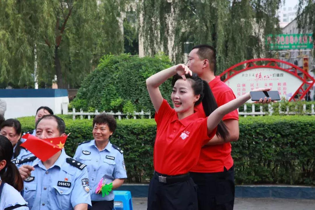 走进基层唱响警营带着真情传送关爱｜公安部“公安文化基层行”文艺小分队赴焦慰问演出