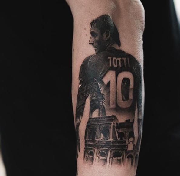 关于足球纹身图案小腿,足球有关纹身