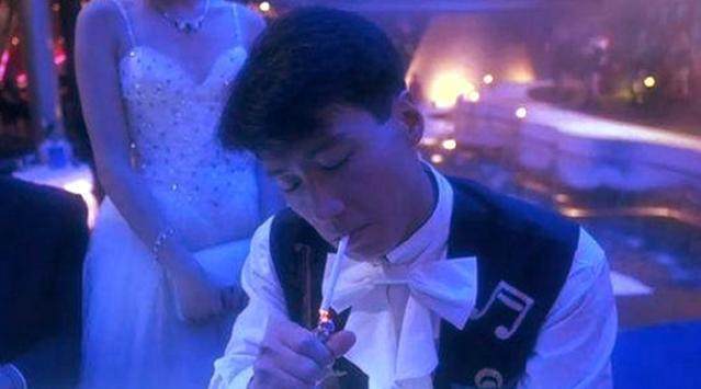 刘德华旺角卡门抽烟,刘德华上海滩抽的雪茄