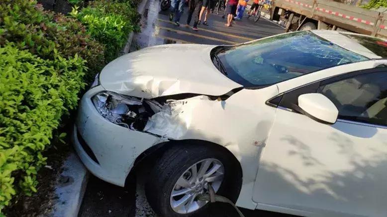 珠海汽车撞路人,珠海日产撞车事故