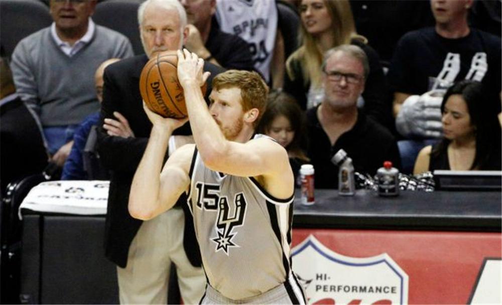 他是第一个将新百伦穿上NBA赛场的人，马刺尊他为“队魂”！