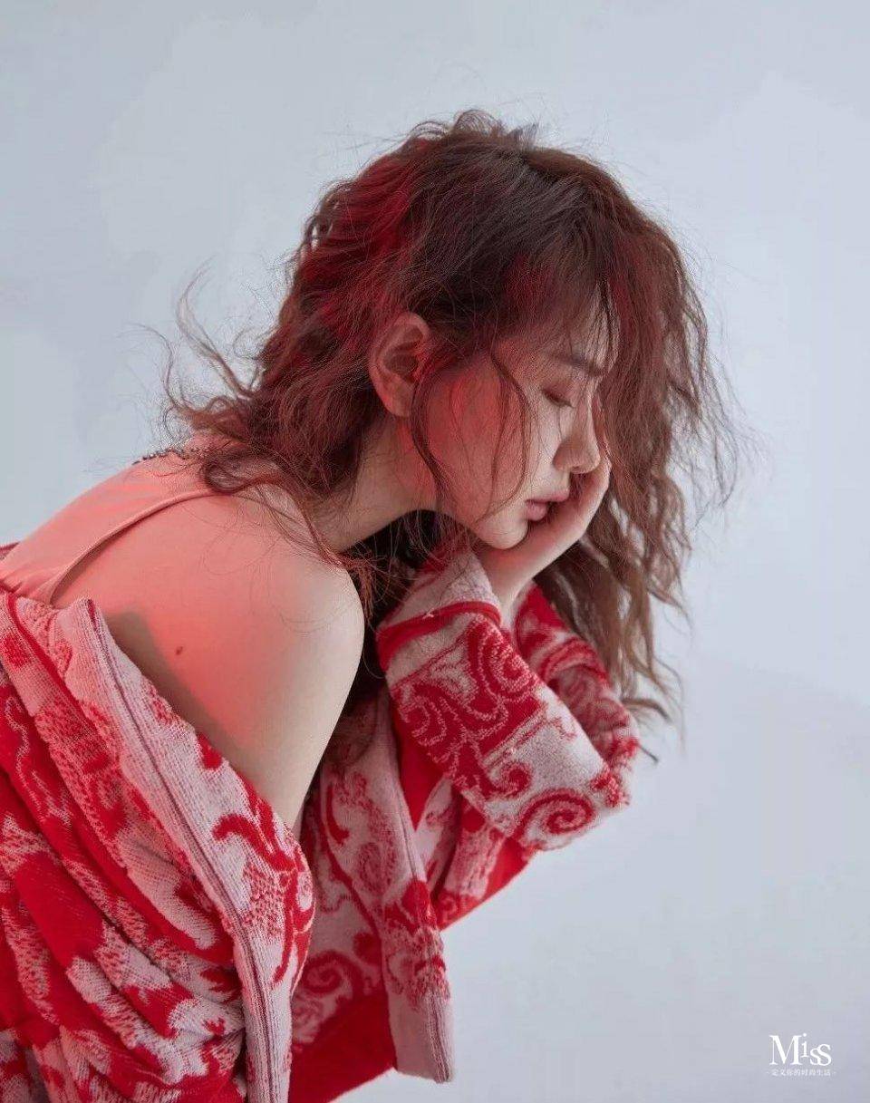 七哥力荐：女人的激吻唇一定要配上海藻卷才是真性感