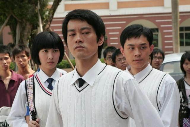 长得像李小龙的路人,周星驰有一部电影模仿李小龙