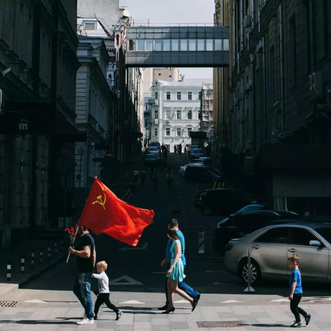 抖音30万赞，勾搭俄罗斯小姐姐拍照套路get