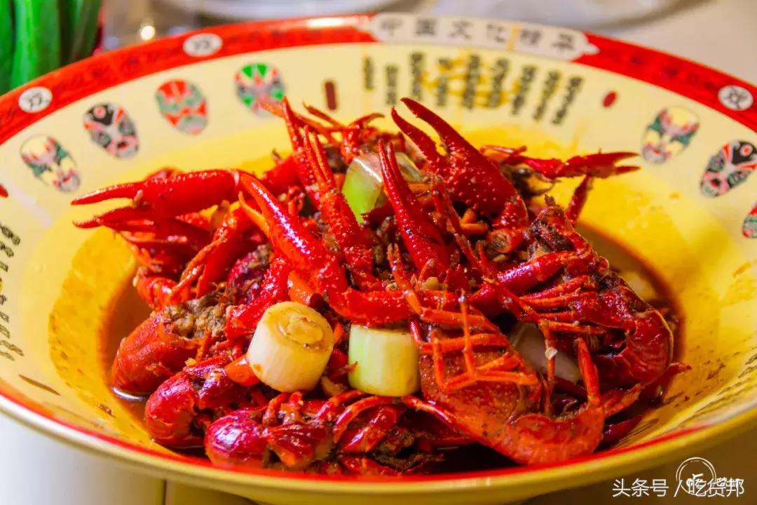 送花甲/小龙虾!还有岳阳姜辣菜助阵,这家小龙虾音乐剧演的不错