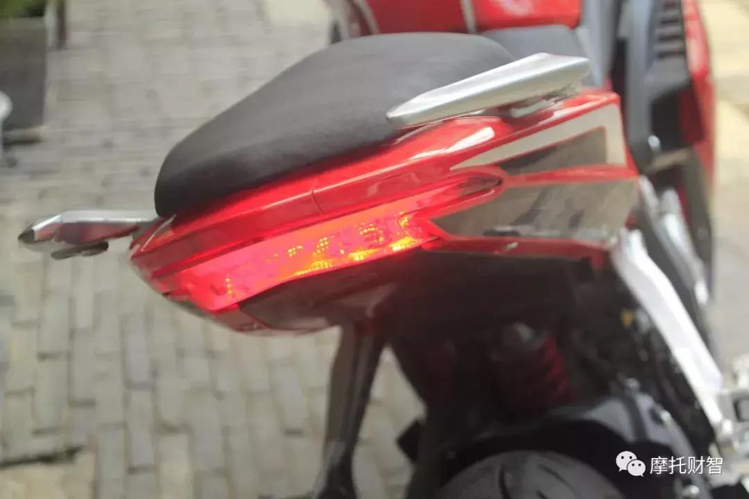 最新款隆鑫无极300rr,无极300rr19款和20款有什么区别吗