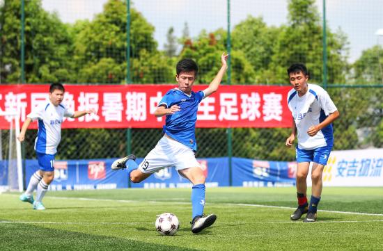 青少年足球联赛比赛现场,足球赛青少年决赛