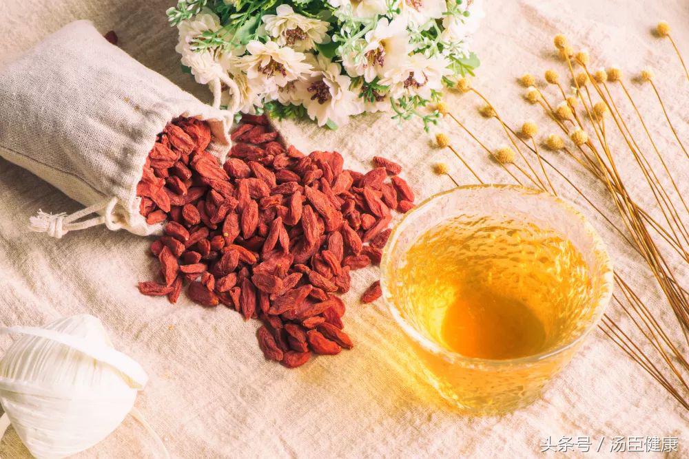 什么样的眉毛是杂乱眉,眉毛非常稀疏适合雾眉还是线条眉