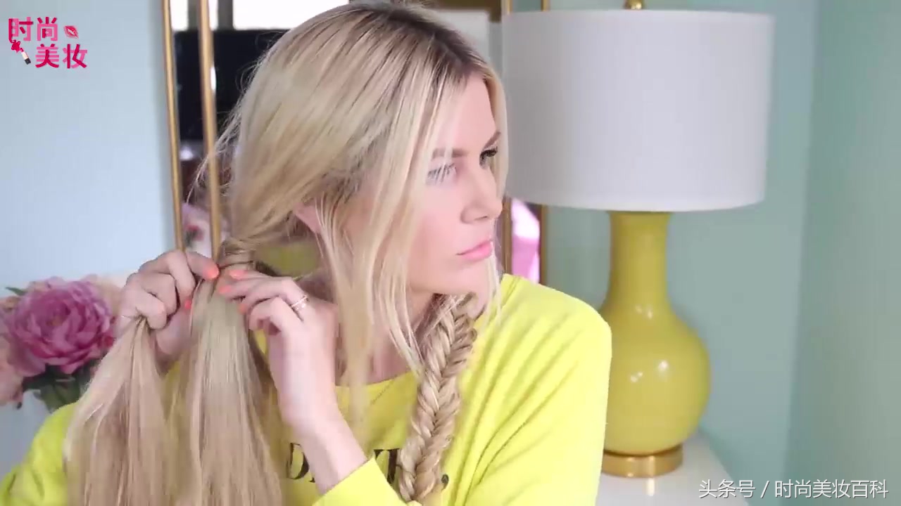 鱼尾扭扭夹盘发教程中短发,两边编发的低盘发简单好看教程