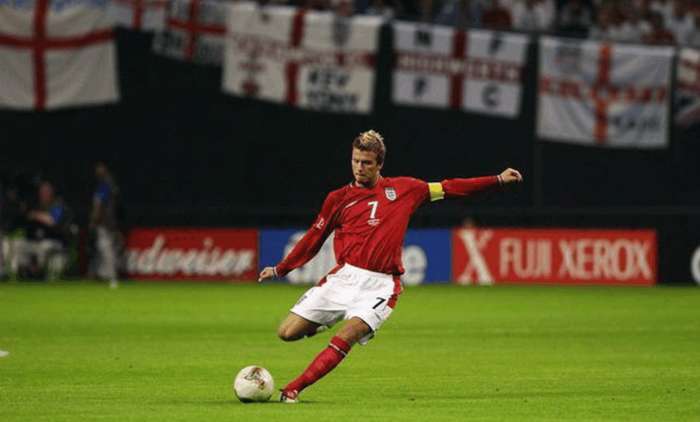 贝克汉姆十大变态进球圆月弯刀,球星的五个招牌进攻动作