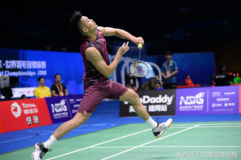 林丹换拍击球,林丹为什么换球比双打频繁