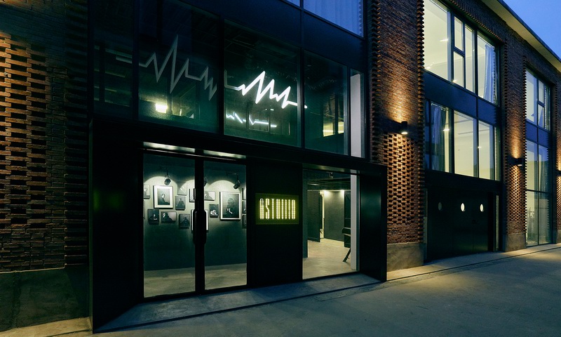 融入更多艺术元素与粗狂工业风格的北京ASTUDIO摄影工作室