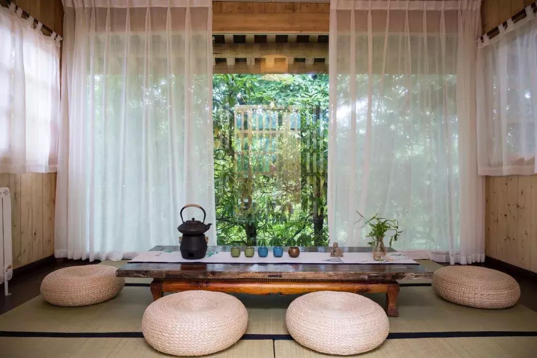 峨眉山吃住玩一体的地方,峨眉山徒步休息住宿