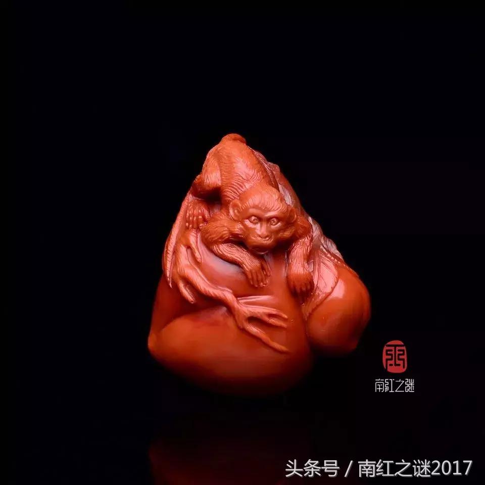 哪些属相可以佩戴南红在右手,南红和鸡翅木珠子戴哪更招财辟邪