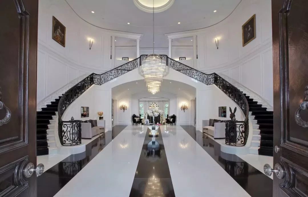 买14亿豪宅就为让小孩踢球，贝嫂家为什么没养出败家子？